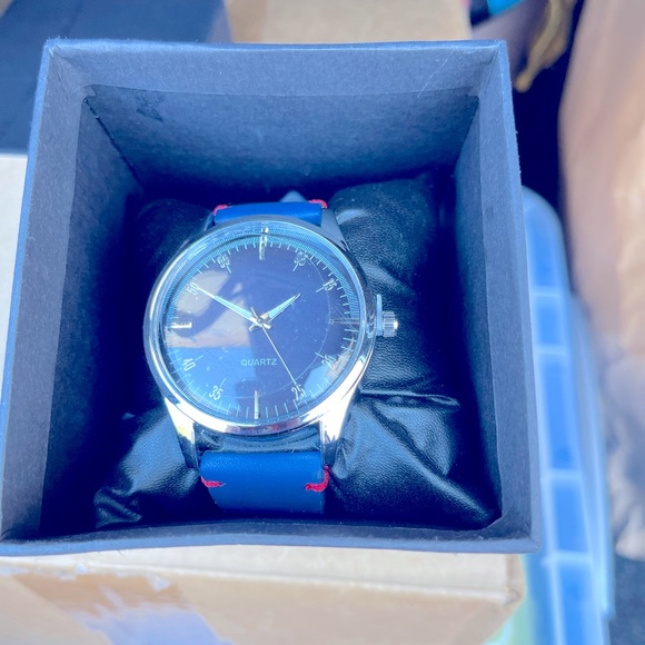 Quartz watch - Picture 1 of 1